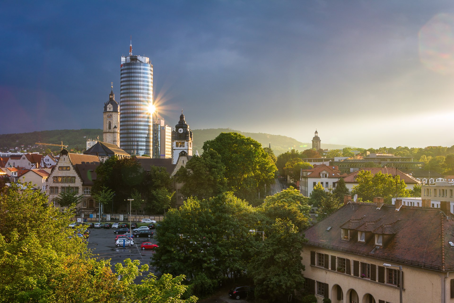Blick auf das Universitätshauptgebäude Jena